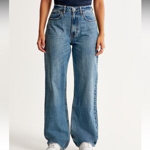 Abercrombie ‘90s Relaxed High Rise Jean- Size 2 Curve Love